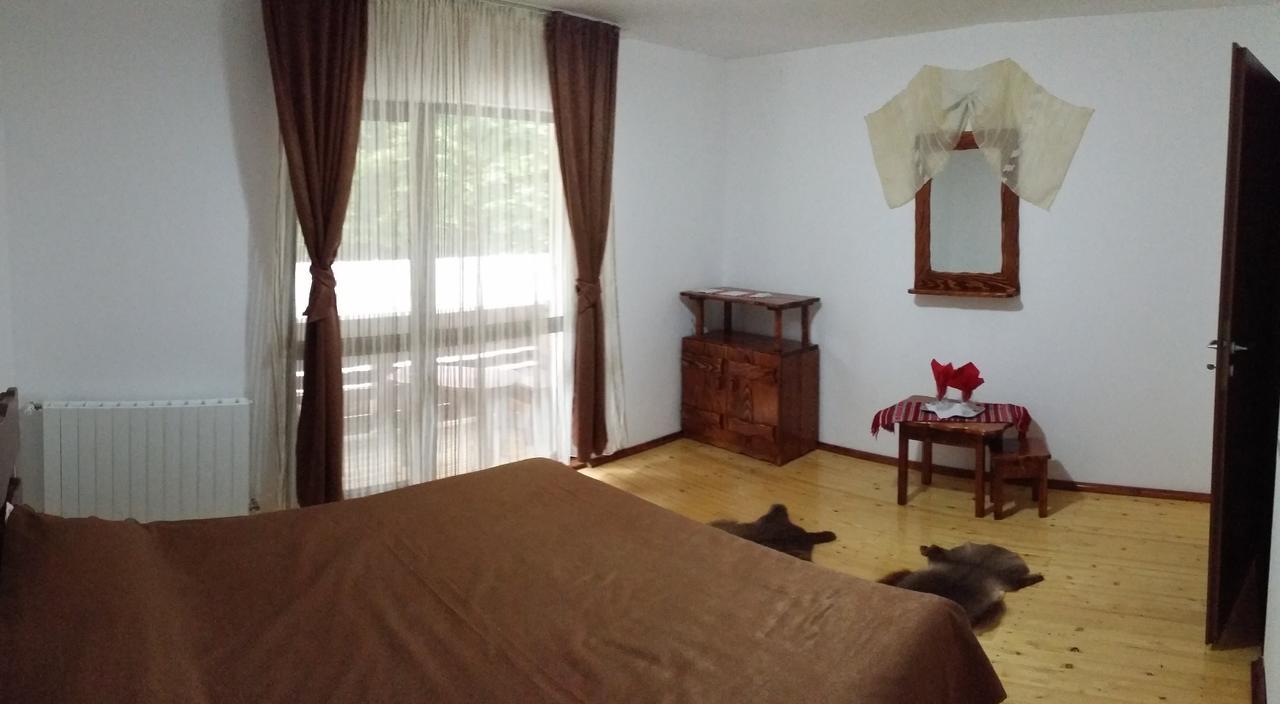 Cabana Barlogul Lupilor Villa Berevoesti Rom bilde